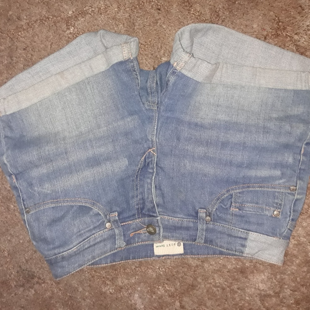 ROXY DENIM JEAN SHORTS - SIZE 3/26